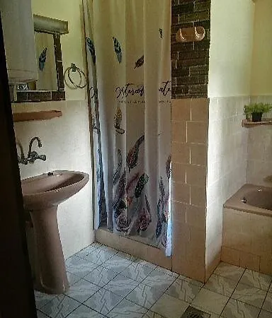 Tovaros Vendeghaz Apartment