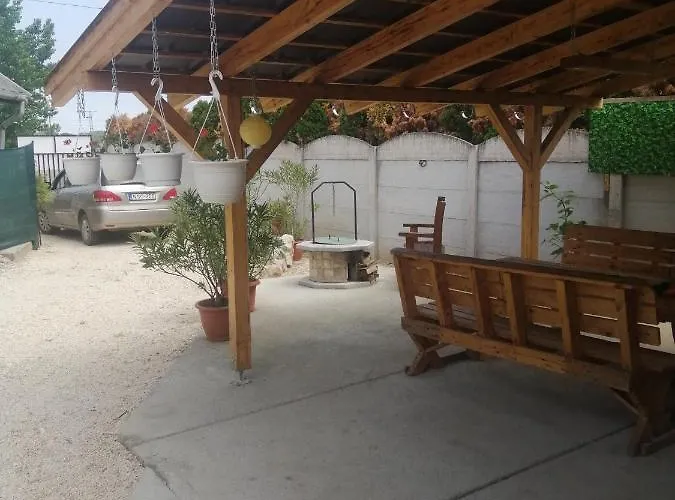 Tovaros Vendeghaz Apartment